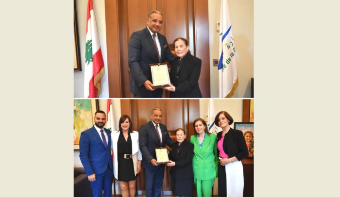 درع تقديرية من وزير الثقافة للمفكر زيادة سعادة