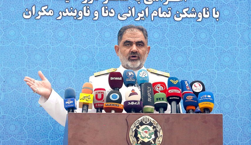 الادميرال ايراني: للبحرية الايرانية سیکون تواجد مختلف على الساحات.