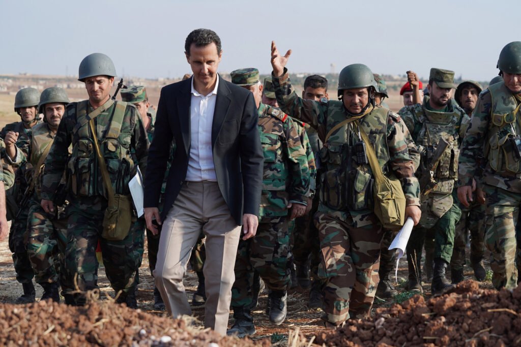 الأسد القائد العام للقوات المسلحة يقود شخصياً العملية العسكرية بإدلب