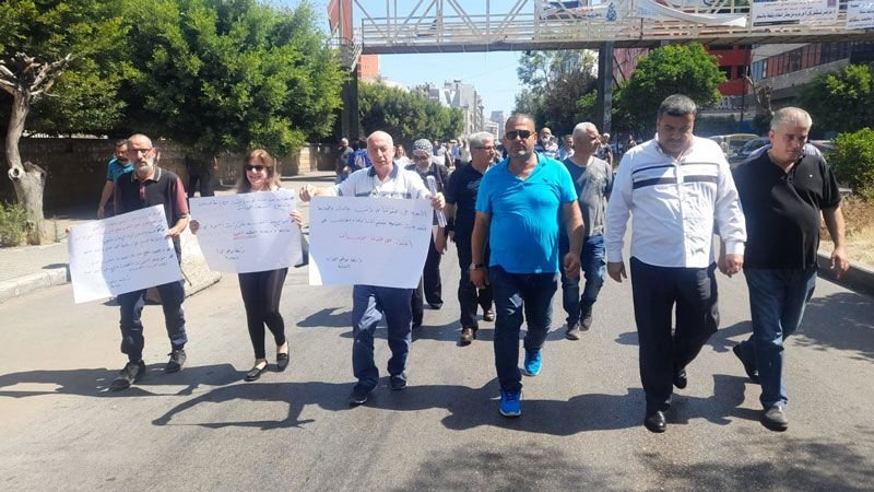 اعتصام لموظفي الإدارة العامة أمام سراي طرابلس