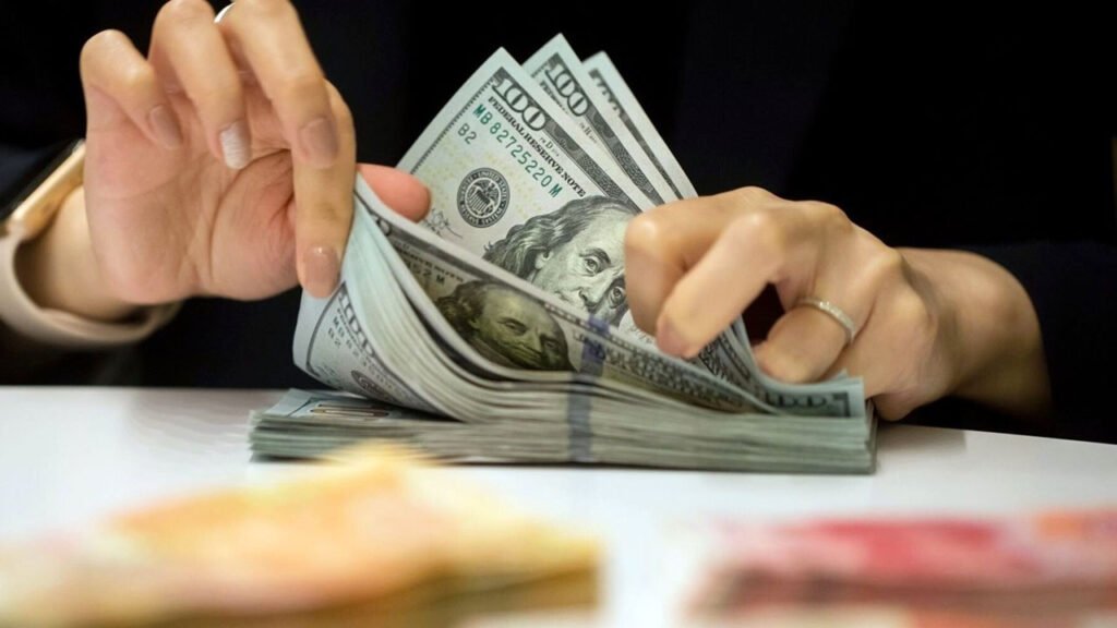 الدولار يتجه نحو أكبر انخفاض أسبوعي!
