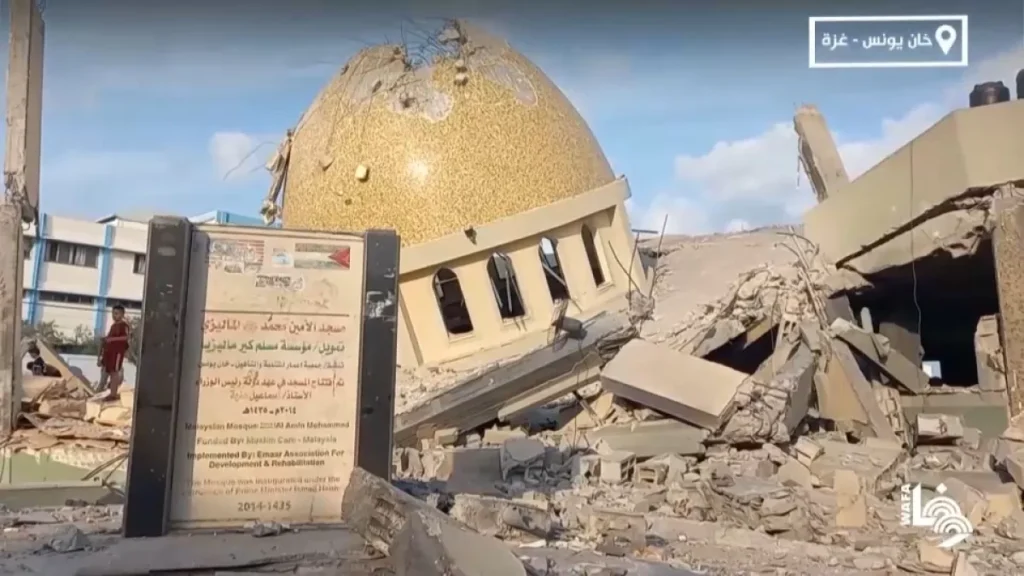 على أنقادِ مسجدٍ..طقوس دينية تُنفذ !