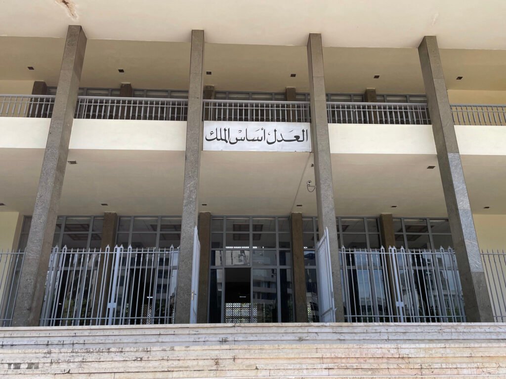 القضاة “يسرحون” والعدلية “فالتة” !!