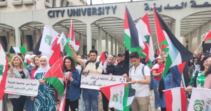 طلاب جامعة المدينة وشباب الكرامة في طرابلس نفذوا وقفة تضامنية مع غزة