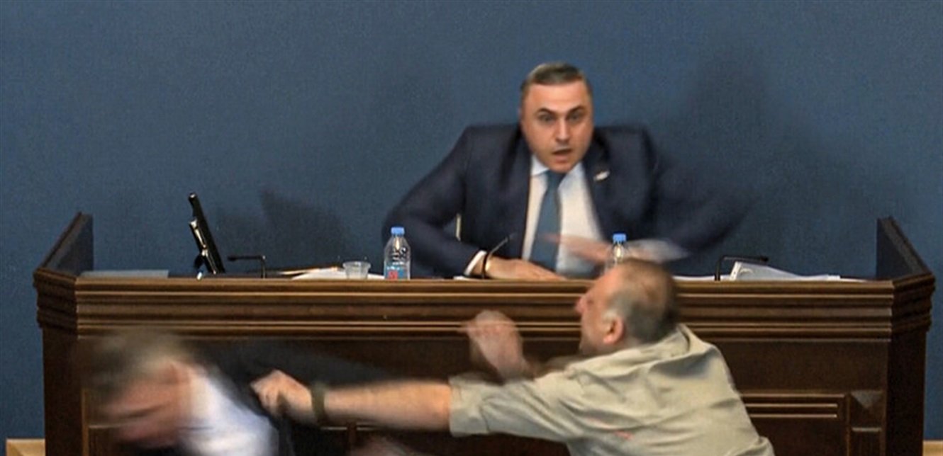 شجار في برلمان جورجيا.. نواب تبادلوا اللكمات بسبب مشروع قانون
