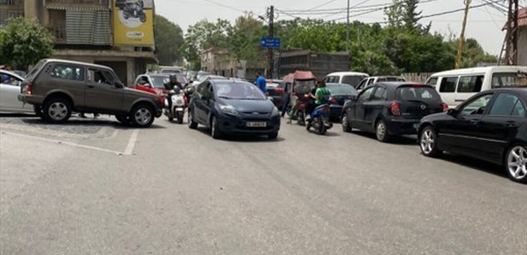 حادث سير بين سيارتين عند تقاطع الكفاءات باتّجاه الحدث