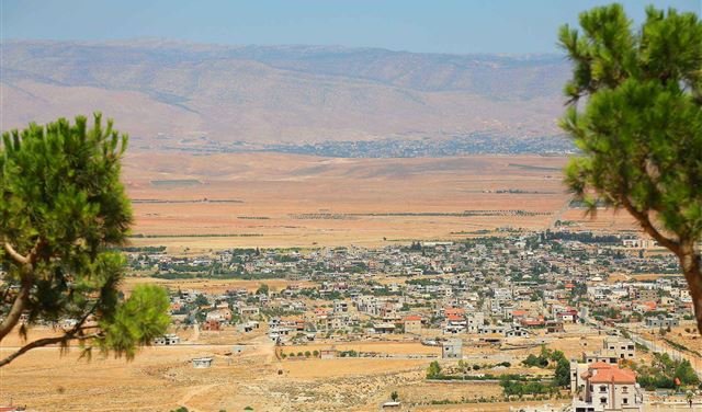 بلدة بقاعية “تستغيث وتحذّر” المعنيين: لن نقبل أن نتحول حراسًا!