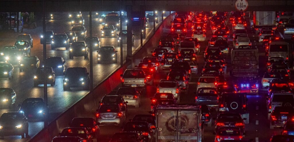 بعد زحمة السير لليوم الثاني على الاوتوستراد.. خبير يحذر