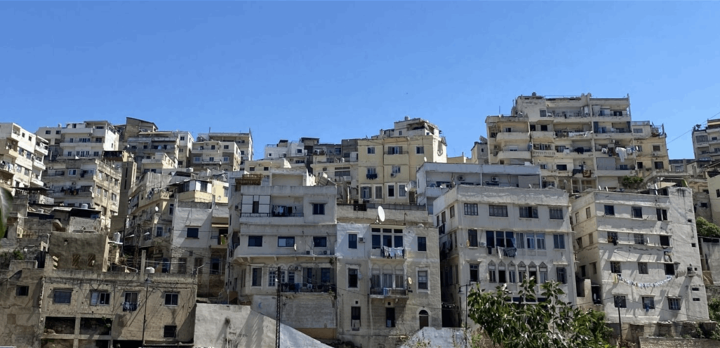 بالفيديو.. إخلاء مبنى مهدد بالسقوط في هذه المنطقة اللبنانية!
