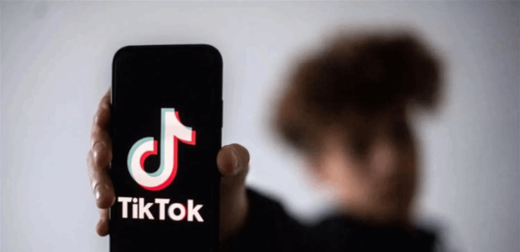 تريندات الموت… الـ “TikTok” يفتك بأرواح أطفالنا!