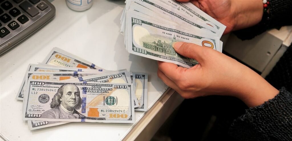 دولٌ يتخلى مواطنوها عن النقود في التعاملات.. تعرفوا إليها