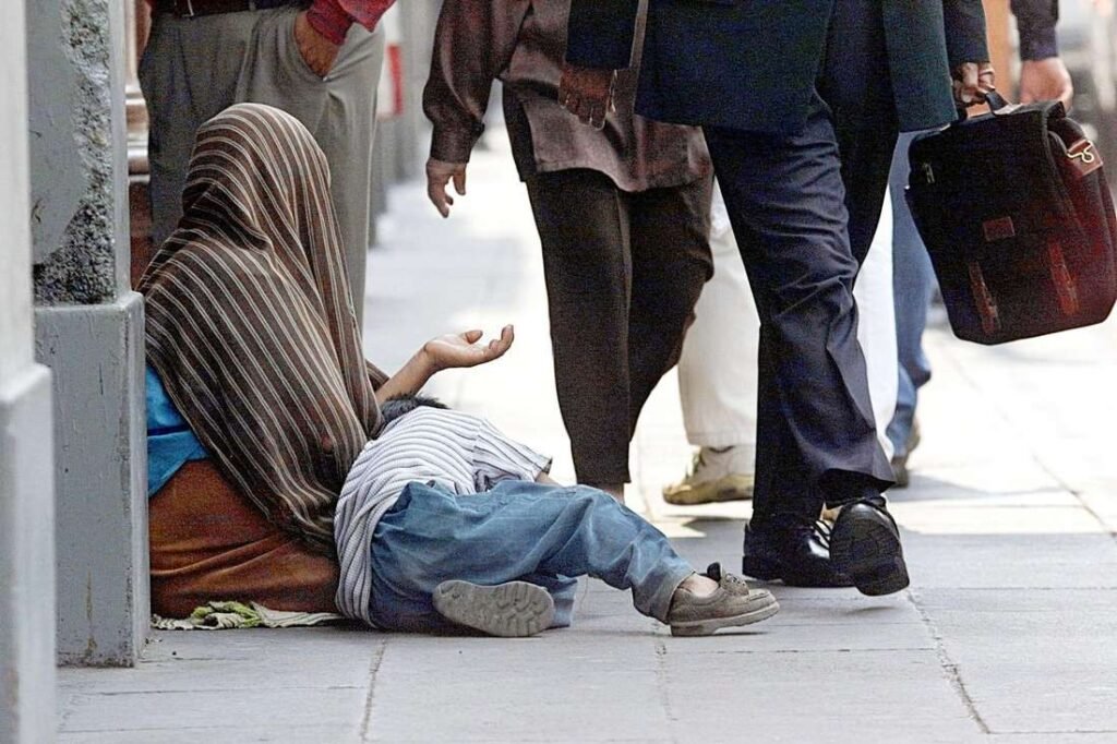 التسوّل ظاهرة متفاقمة في لبنان فهل نجد الحلّ عند حكومة “الإصلاح والانقاذ”؟