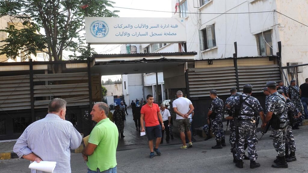 فوضى “النافعة” في لبنان: رشاوى وفرض خوّات ومعاملات VIP