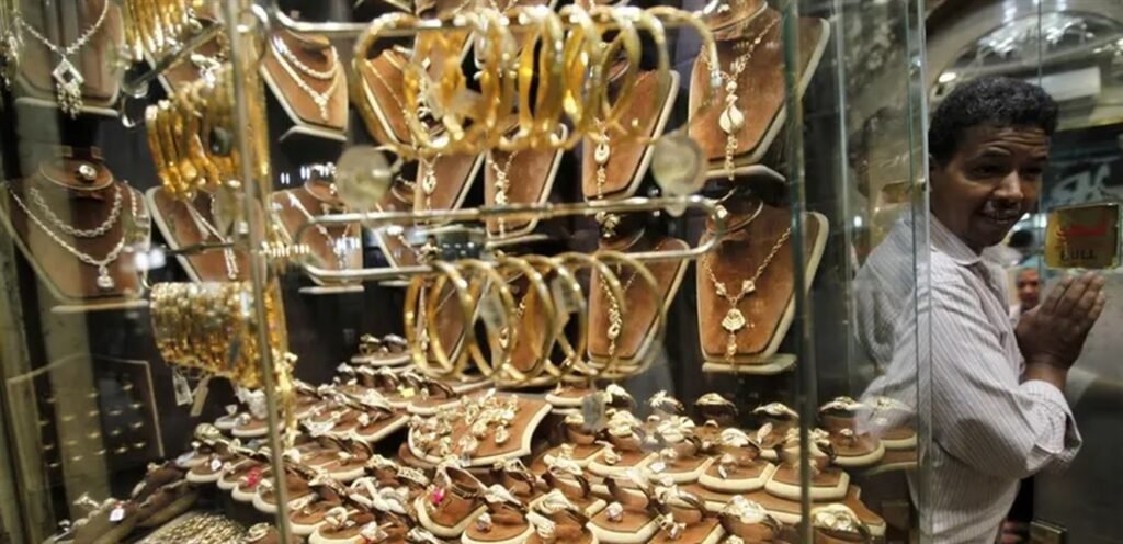 بعد الإرتفاع… هل تنخفض أسعار الذهب؟