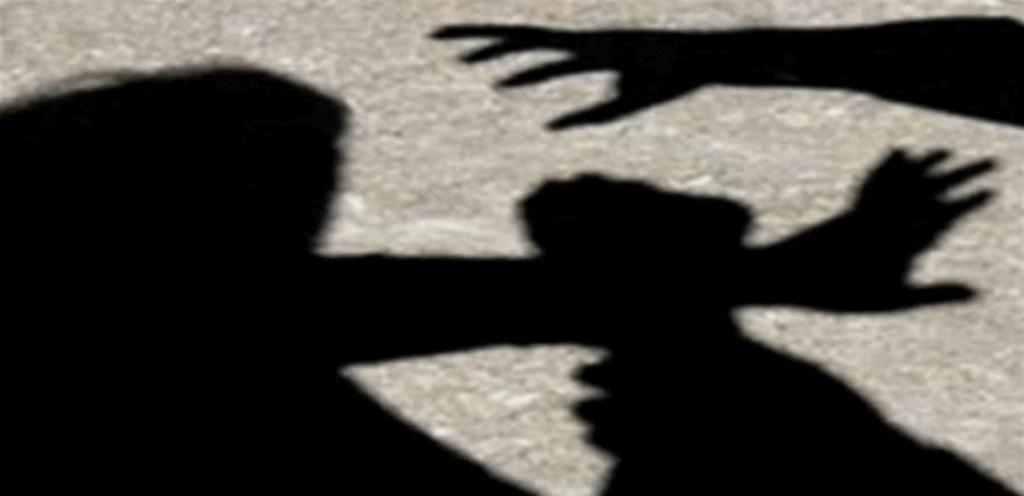 بسبب خلافات عائلية.. اعتداء على أحد الاشخاص أمام مسجد النور