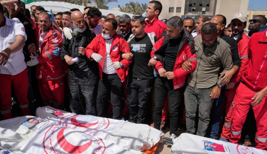 صحيفة عبرية تفجر مفاجأة وتنشر تفاصيل مجزرة رفح ضد المسعفين!