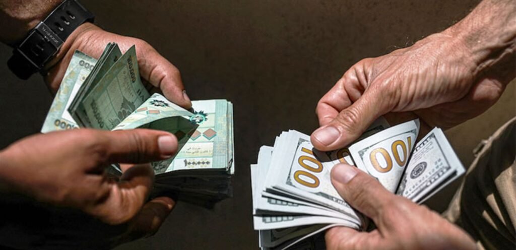 هل من شح للدولار والليرة في السوق؟