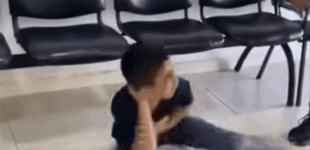 بعد فيديو الاعتداء على طفل داخل صالون للحلاقة.. بيان للأمن الداخلي