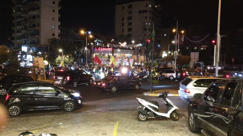 مسيرة دراجات نارية في الضاحية الجنوبية لبيروت بعد جلسة الحكومة بشأن السلاح