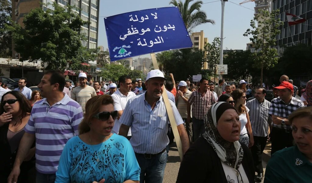 مرسوم الساعات الإضافية: ترقيع يعزّز اللاعدالة الوظيفية