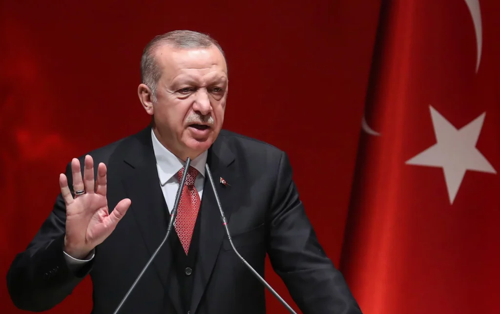 أردوغان يتهم نتنياهو بخرق وقف النار ويصفه بـ”القاتل”