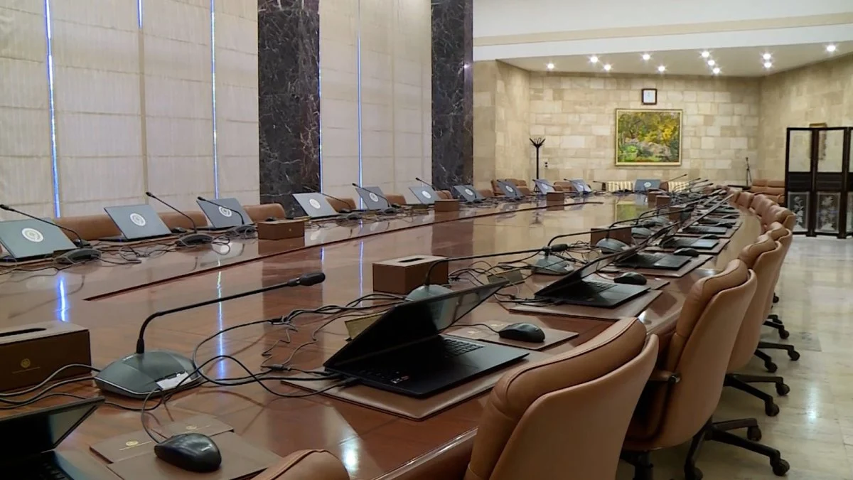 الحكومة أمام مفترقَين.. الإصلاح أو التوظيف؟