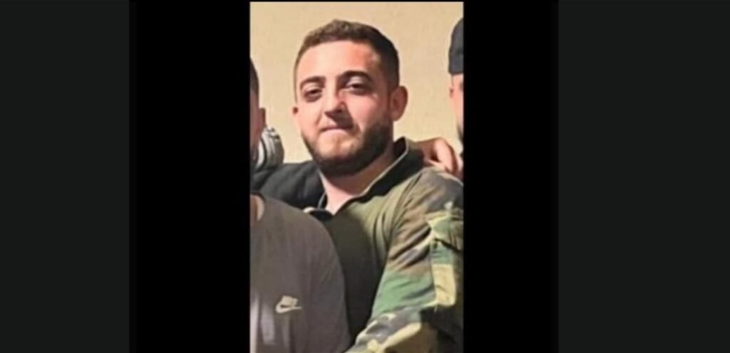 انتشال جثمان شهيد جديد من موقع الضربة