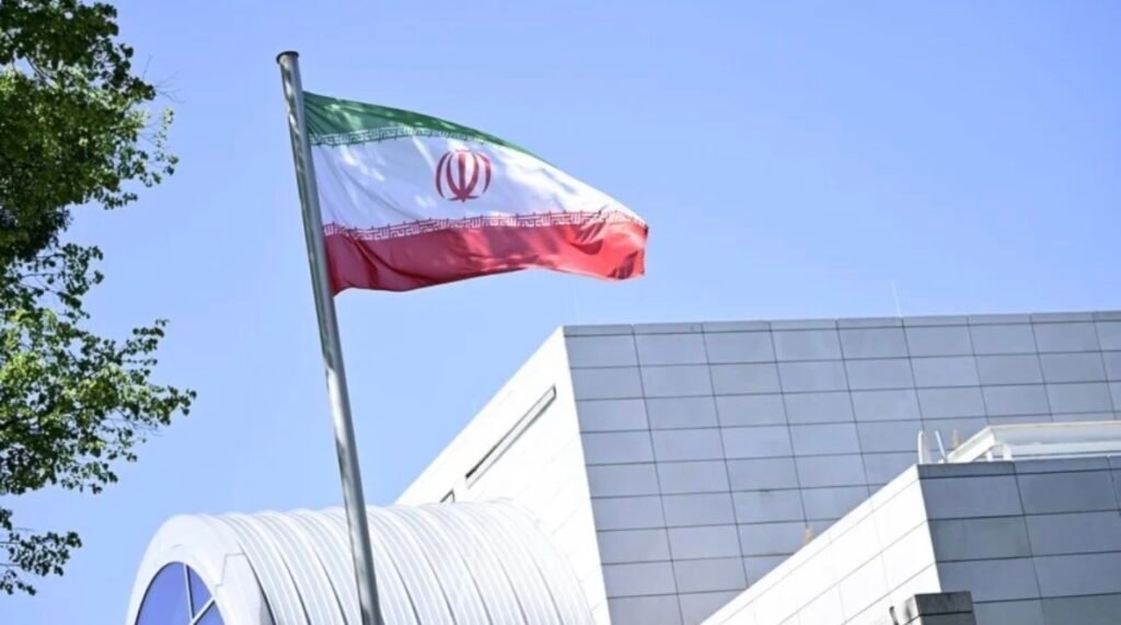 إيران تتوعّد: الهجمات الأميركية لن تمرّ.. والرد حق سيادي