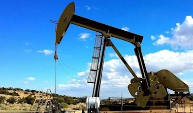 النفط يقفز وسط تصاعد التوتر في مضيق هرمز
