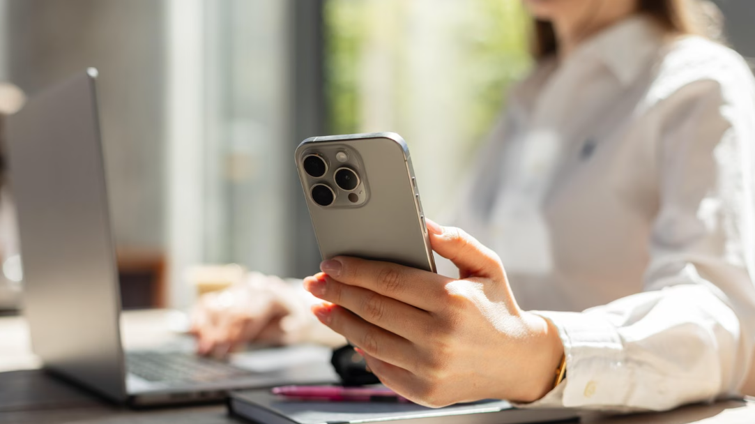 صوركِ ليست بمنأى… فوضى رقمية بلا ضوابط وثغرات تهدد الأمن المجتمعي
