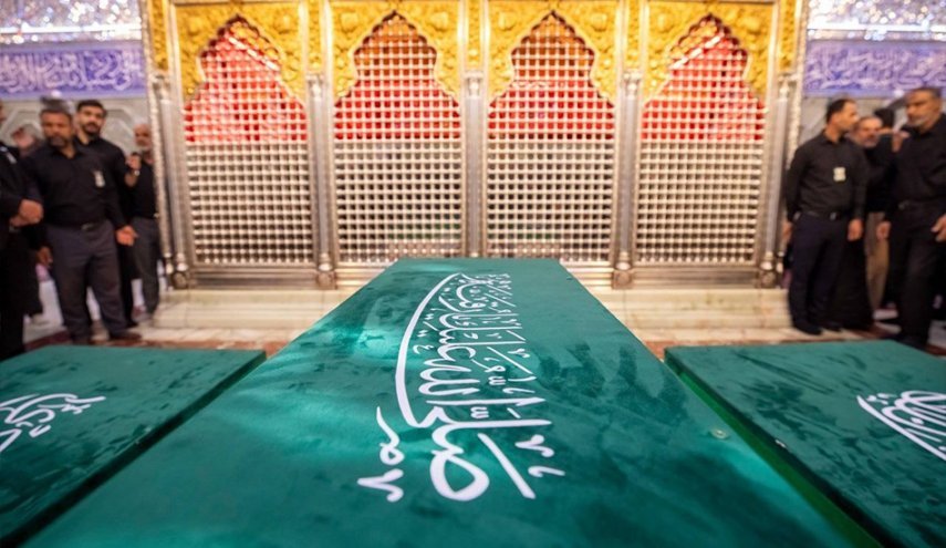 بالصور.. جثامين أسرة القائد الشهيد في مرقد العباس عليه السلام