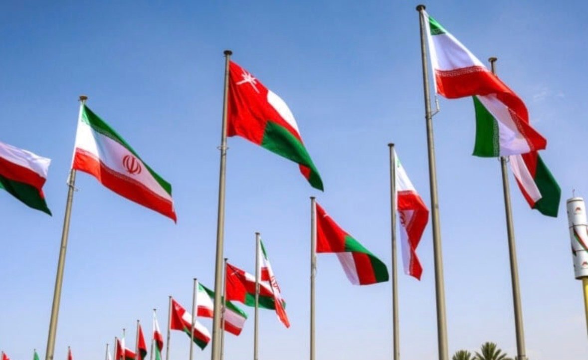 وفد عُماني في طهران لإجراء مشاورات بشأن آليات إدارة العبور في مضيق هرمز