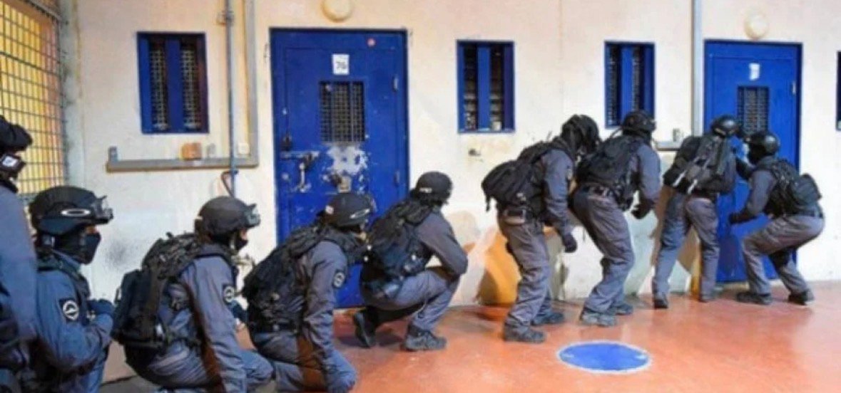 الأسيرات في سجن “الدامون” يتعرضن لعملية قمع صهيونية وحشية