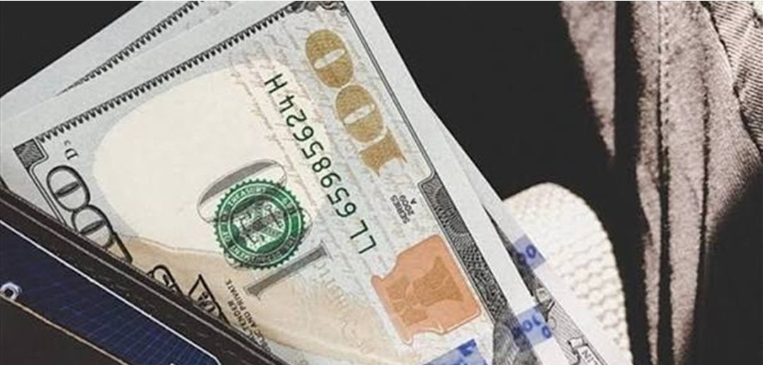 100 دولار مزورة تغزو الأسواق!