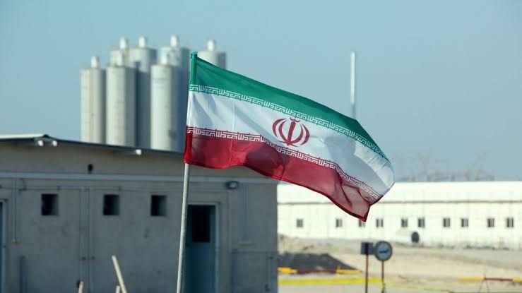 إيران تستهدف قواعد أميركا في الكويت والبحرين