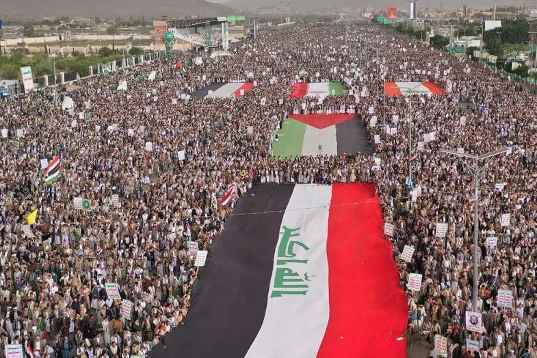 مسِيرات “الحصار بالحصار والتصعيد بالتصعيد” في صنعاء: مستعدون لأثمان المعركة