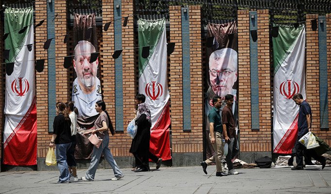 اكسيوس: العقوبات ضد ايران قد تشكل مساراً للتحرك العسكري ضد إيران لما بعد انتخابات الكونغرس
