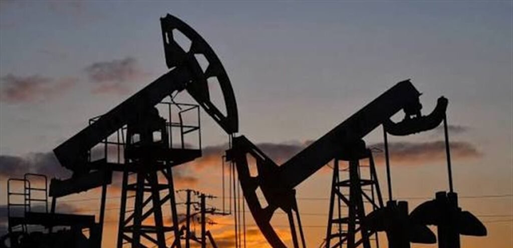 النفط يقفز بأكثر من 1%.. كم بلغ سعر البرميل؟
