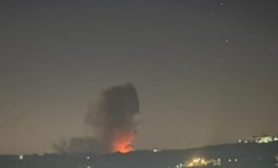 تفجيرات في بلدات جنوبية والجيش الإسرائيلي يتوعّد بهجوم الليلة