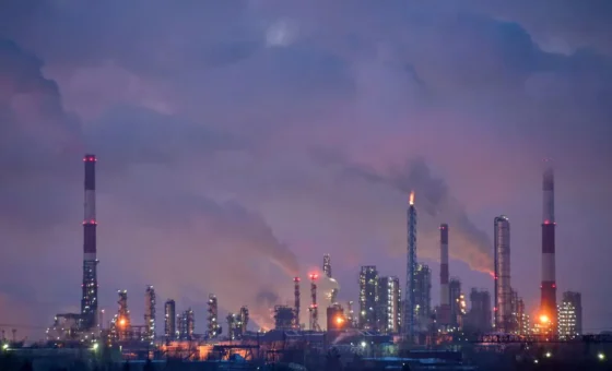 نقص الوقود يدفع روسيا لتمديد حظر تصدير الديزل شهراً إضافياً!