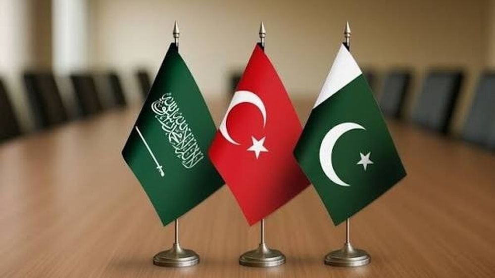 كشف مصدر في وزارة الخارجية التركية لـ"رويترز" أن مسؤولين كباراً من تركيا والسعودية وباكستان سيجتمعون في إسطنبول غداً الاثنين لعقد أول اجتماع للجنة في إطار "اتفاقية الدفاع المشترك"
