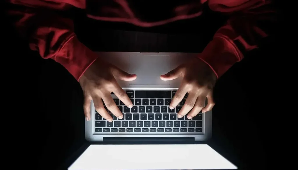 بريطانيا وأميركا وهولندا تصدر تحذيرا بشأن برامج تجسس إيرانية