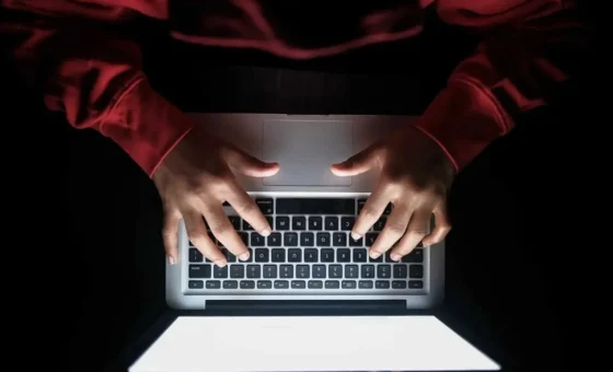بريطانيا وأميركا وهولندا تصدر تحذيرا بشأن برامج تجسس إيرانية