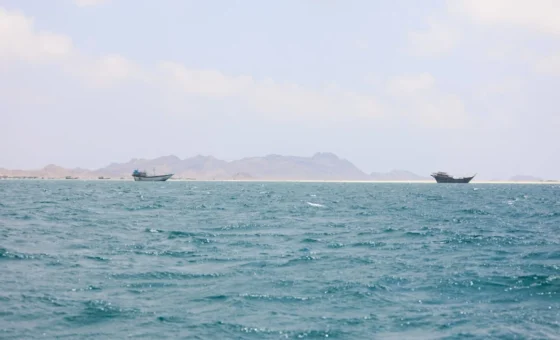 صنعاء تفنّد حملات التخويف: «باب المندب» مفتوح للجميع… إلا للسعودية