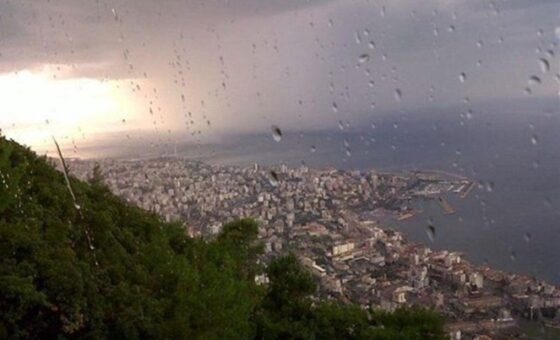 طقس متقلب في لبنان: ضباب كثيف وأمطار خفيفة ورياح نشطة