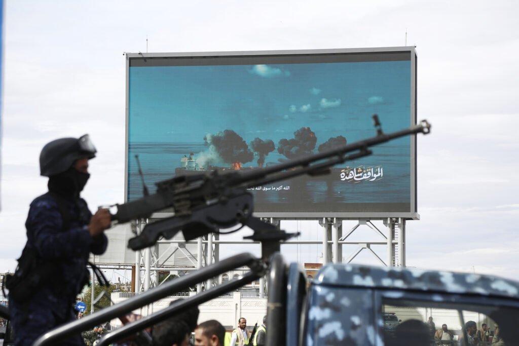 من هرمز إلى باب المندب.. الحوثيون يضعون ترامب أمام خيارين حلوهما مر وأزمة جديدة