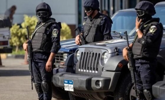 يقتل زوجته بطريقة مروعة داخل حمام مكتب محام