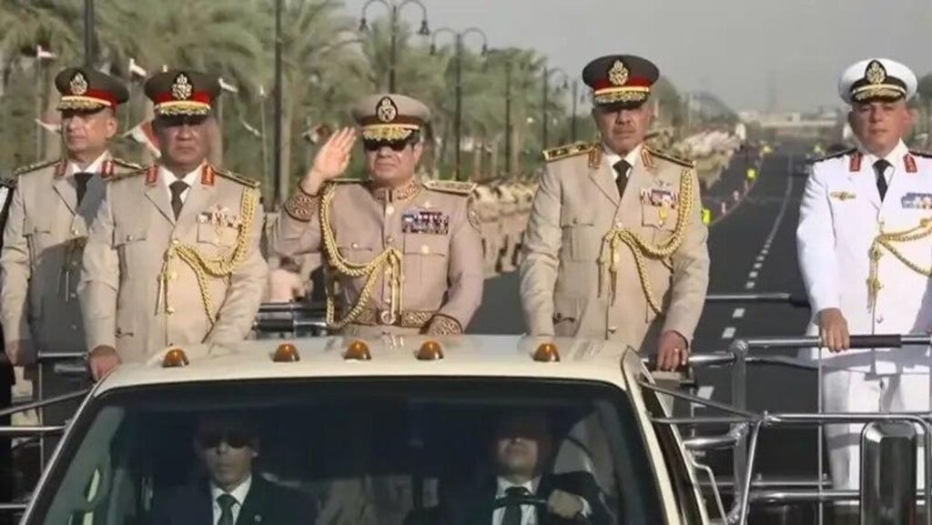 "هل يستعد السيسي للحرب؟".. تساؤلات في إسرائيل بعد قرار الرئيس المصري بشأن وزير الدفاع