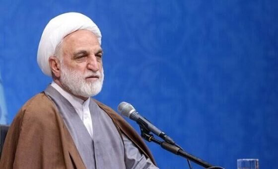 رئيس السلطة القضائية في إيران: إثارة الفرقة من أي طيف أو مجموعة في البلاد تُعد خيانة!