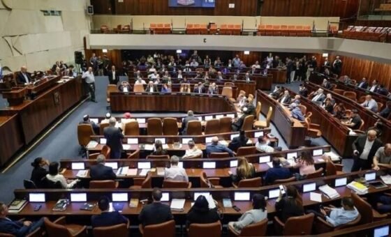 هآرتس: حظر جميع الأحزاب العربية من خوض الانتخابات المقبلة في اسرائيل